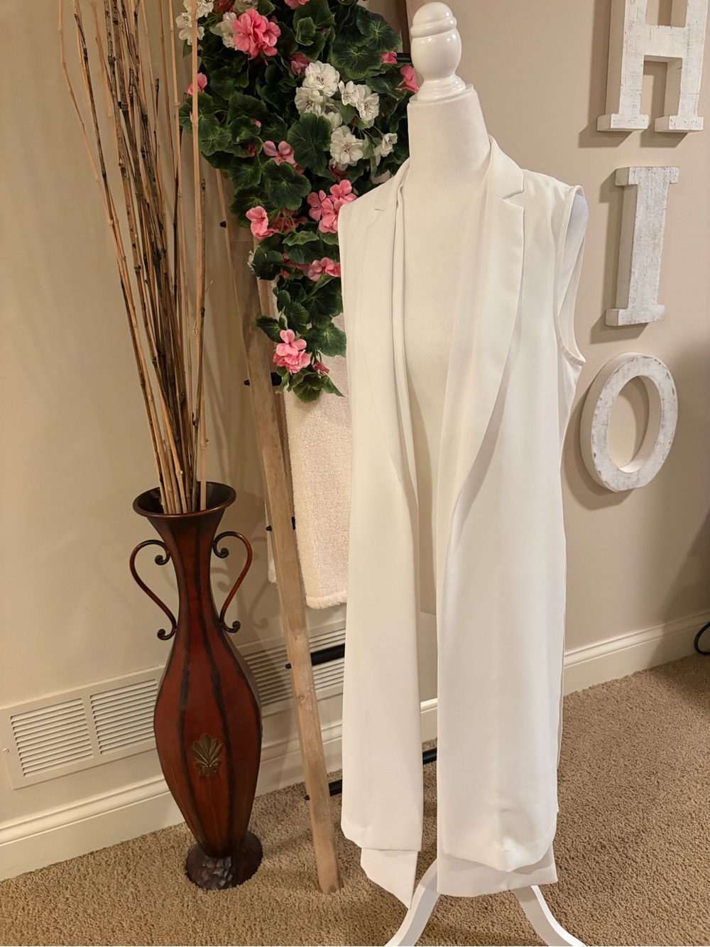 BCBGMaxAzria White Sleeveless Drape Vest Top